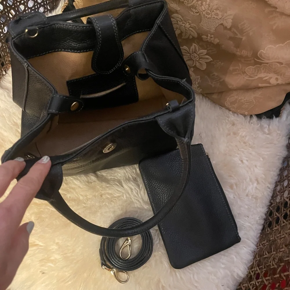 Made in Italy pebbled leather Courage B convertible bag - Picture 3 of 10